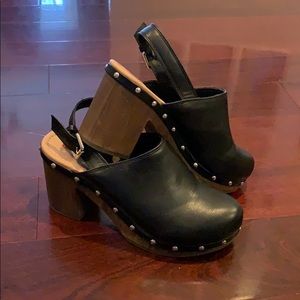 Unionbay Black Clogs